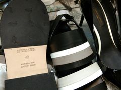 -京伟修鞋洗鞋奢侈品皮具护理店