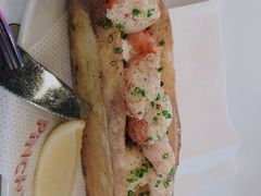 -Pinchy's Lobster & Champagne Bar