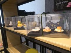 面包甜点陈列柜-爱丽优甜ellyelly