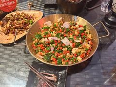 -何师烧烤·小龙虾·江湖川菜·精酿啤酒(成温店)