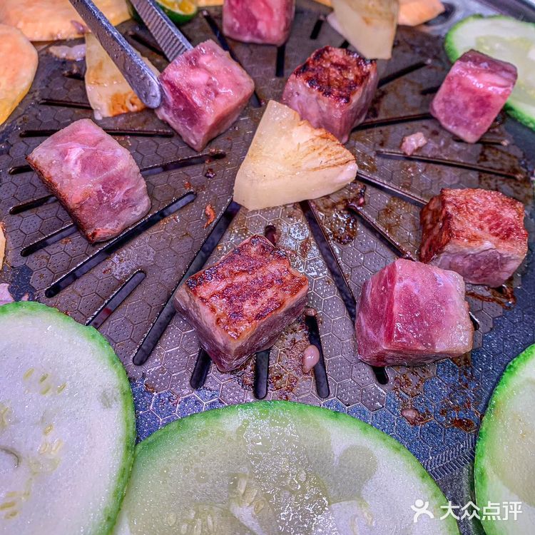 鹅岭二厂有家屋顶烤肉，谁还没有来过？