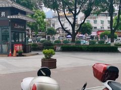 -富正毅三下锅·湘西韵味(天门山索道店)