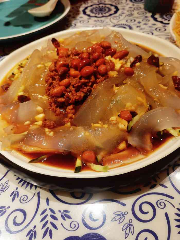 雪满天春饼东北菜(福田店)-"[薄荷]环境:就在泰然六路一排商铺,一眼.