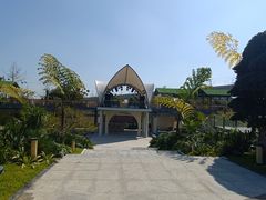 -茅草房·河畔园林火锅