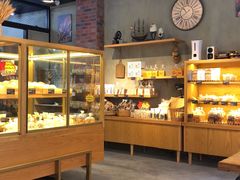 面包甜点陈列柜-啊噗吐呦现场烘焙(麦凯乐店)