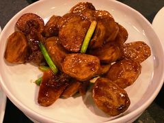 干锅芋头里岔黑猪肉-浩运海鲜·16年专注青岛菜(石老人店)