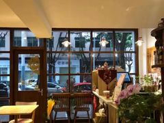 -C.Y Cafe