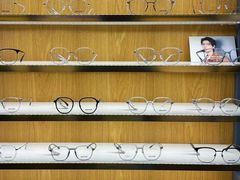 -优医视平价眼镜蔡司依视路折扣工厂店(德胜门店)