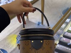 -万物奢潮中古奢侈品(青岛店)