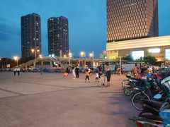 -爱琴海购物公园-地下停车场