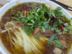 特色卤蛋大肉面-盛京人人鸡味抻面(珠江桥店)