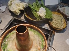 -洞庭洲·防空洞火锅·铜锅涮肉·烧烤(新百广场店)