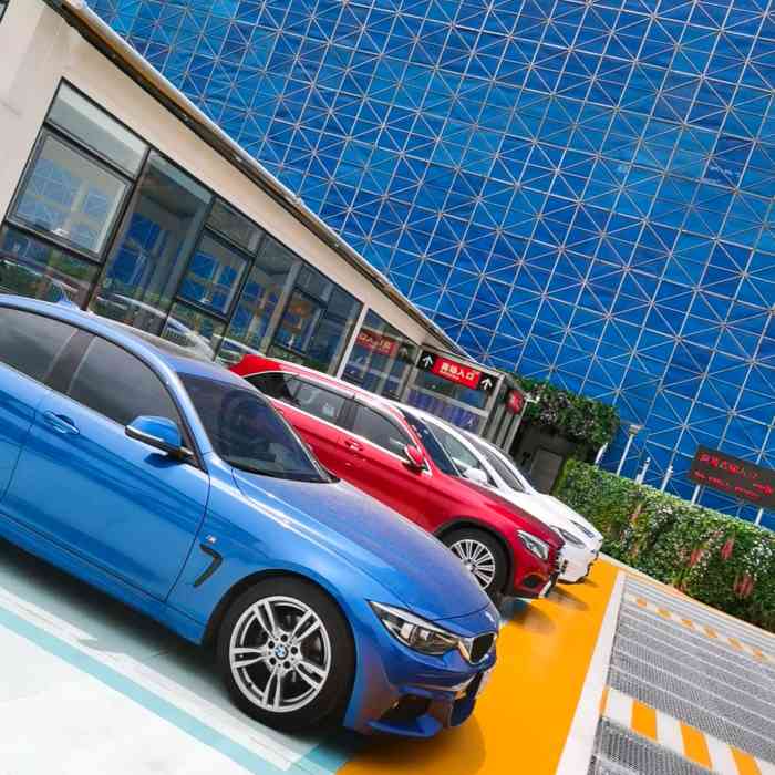 赛格国际楼顶阳光停车场