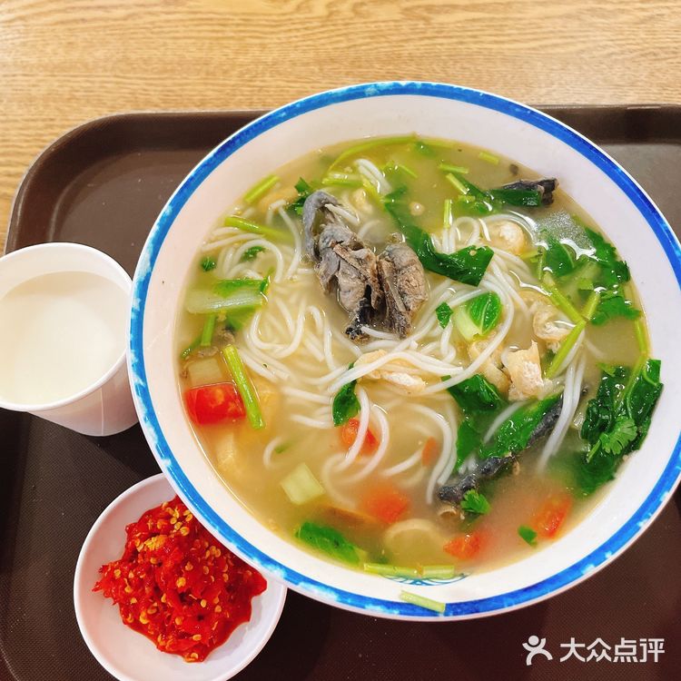 开在西斗门附近的这家乌鸡米线，味道还可以
