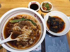招牌红烧牛肉米粉-呷佬·长沙手工米粉(金沙江路店)