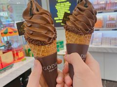 浓醇黑巧味软冰淇淋-GODIVA(海岸城店)