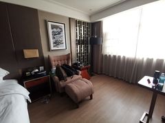 -武汉光谷广场杨家湾地铁站怡程酒店