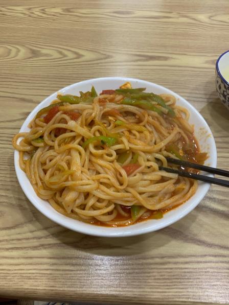 关中老碗面(珠泉路店)-"没想到酿造厂门口会开这么一家平平无奇但又.