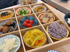 九宫格（盲盒）-轻蔬不用等·素食(江苏路店)