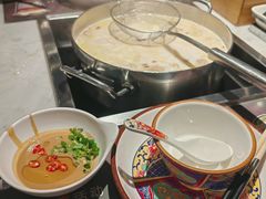 -尚尚仙·酸汤猪手·猪肚鸡火锅(华联万柳购物中心店)