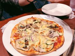 Pizza-12 Rocks Beach Bar Cafe