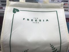 -小苍兰风铃草·礼物蛋糕(沈阳店)