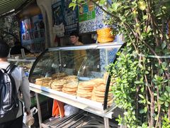 面包甜点陈列柜-新疆伊宁远征餐厅