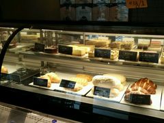 面包甜点陈列柜-猫屎咖啡(日月光中心广场店)