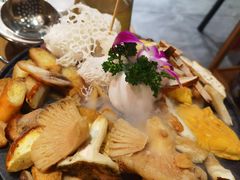 -一朵菌·野生菌探索家火锅(南亚店)