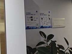 -视野联行眼镜•蔡司•依视路(温江店)