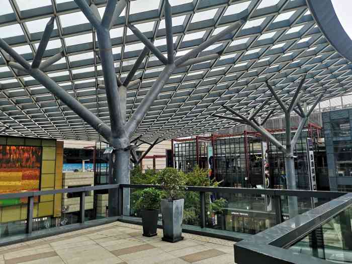 正大乐城(徐汇店)-"旧厂房改造成的大型mall,现代和复古的.