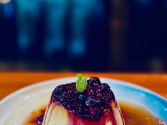 香草布丁配烩莓果-帕歌西班牙餐厅paco tapas