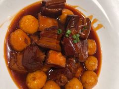 小土豆红烧肉-聚友居酒楼