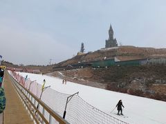 -采薇庄园四季滑雪场