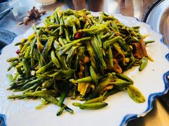 -粘豆包柴火铁锅炖