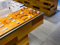 -LOOK眼镜·蔡司依视路配镜(宝山万达店)