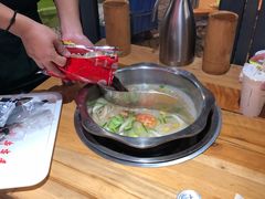 鸳鸯锅底-袁记串串香(川师店)