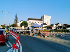 -新场古镇-停车场