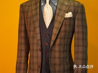 格纹西装,感觉没有主次分明, 利用稍微跳的颜色压住