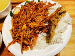 鱼香肉丝饭套餐-富源春面馆(四川北路店)