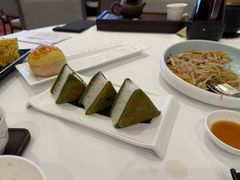 脆皮抹茶白糖糕-白天鹅宾馆-宏图府餐厅