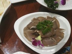平菇-和院老火锅铜锅烧烤海鲜(朱雀大街店)