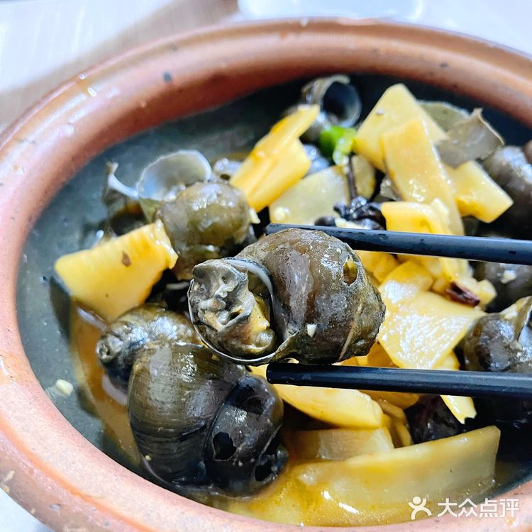 韶关美食|藏在桥底的超30年老字号！鸭五件+酸笋田螺煲绝了！