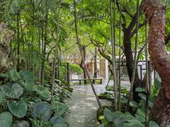 -Chom Cafe and Restaurant