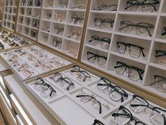 -美式眼镜·授权蔡司.依视路.尼康.豪雅.明月(南翔印象城店)