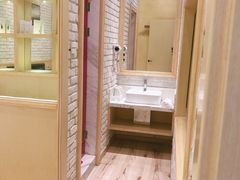 -爱舍美景酒店(燕儿岛路地铁站店)