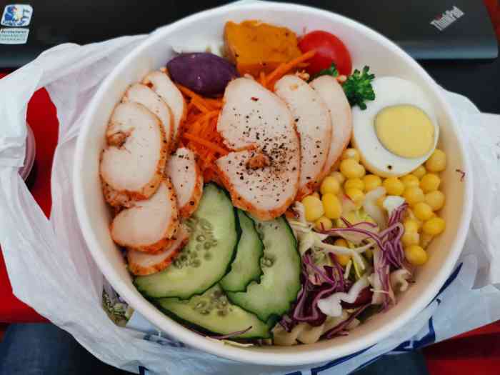 sawa低卡轻食(沈阳总店)-"美味的连吃草都变得很幸福!鸡肉很嫩,入.