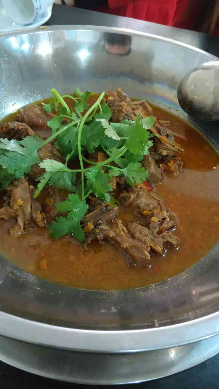 顺轩红河干锅旱鸭"典型凹遭馆,那条路上感觉很多吃的.味道.