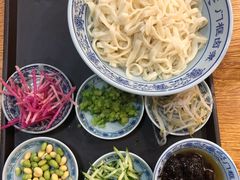 老北京炸酱面-门框胡同百年卤煮(新街口店)