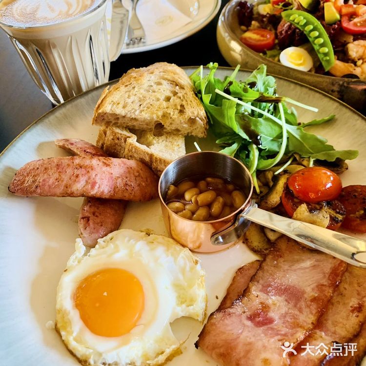 东四Vibes •Bistro•Wine•Bar